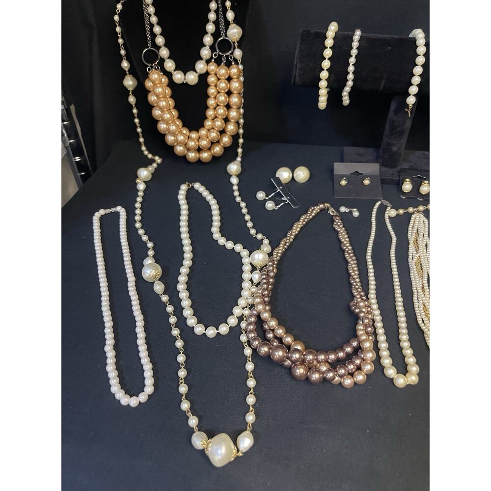 Vintage To Now Pearl Jewelry Lot Necklaces Earrings Bracelets 24 Items - Picture 7 of 11